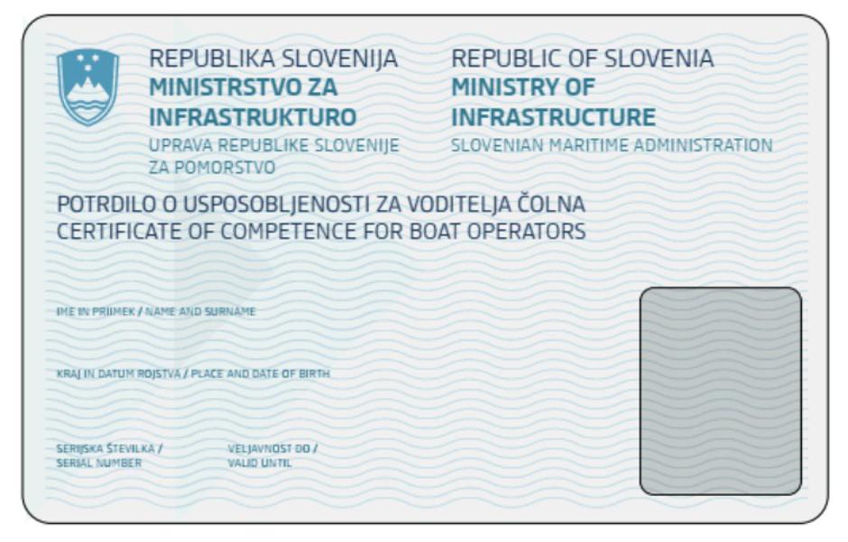 Voditelj čolna med vožnjo — pomen izpita za varno plovbo