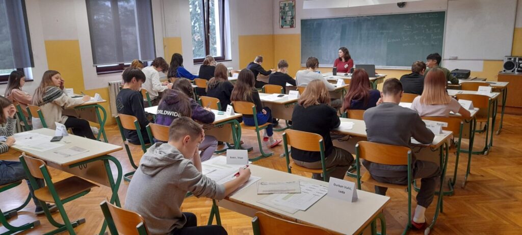 Potek tečaja za voditelja čolna.